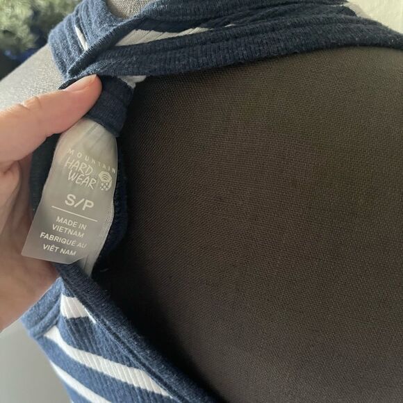 Mountain hardwear dress with built in slip - Picture 3 of 5